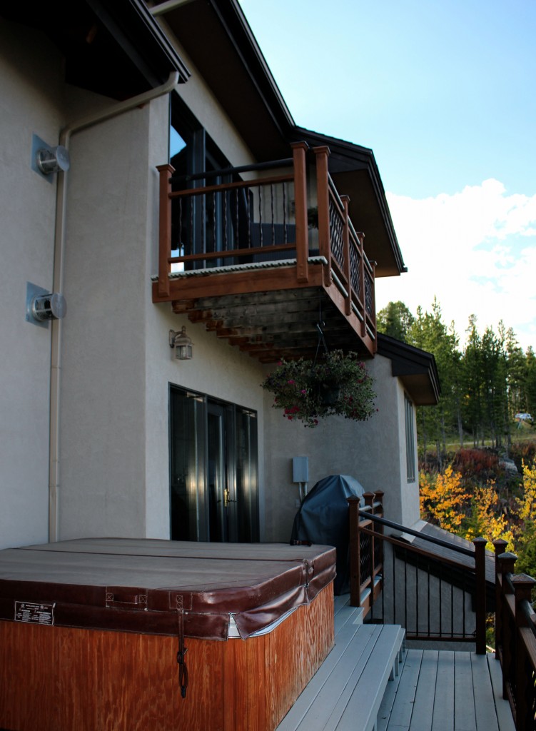 hot-tub-and-balcony